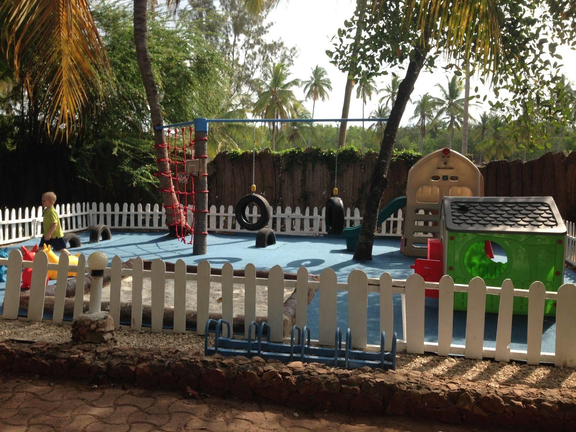 Waikiki Resort Pwani Mchangani Exterior photo